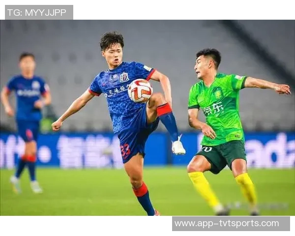 北京国安与上海申花激战正酣中超赛场再掀城市足球对抗热潮 北京国安与上海申花激战正酣中超赛场再掀城市足球对抗热潮