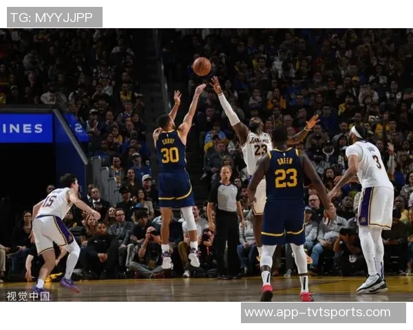 尼克斯勇士对决精彩纷呈NBA赛场再现巅峰对决激情四溢 尼克斯勇士对决精彩纷呈NBA赛场再现巅峰对决激情四溢